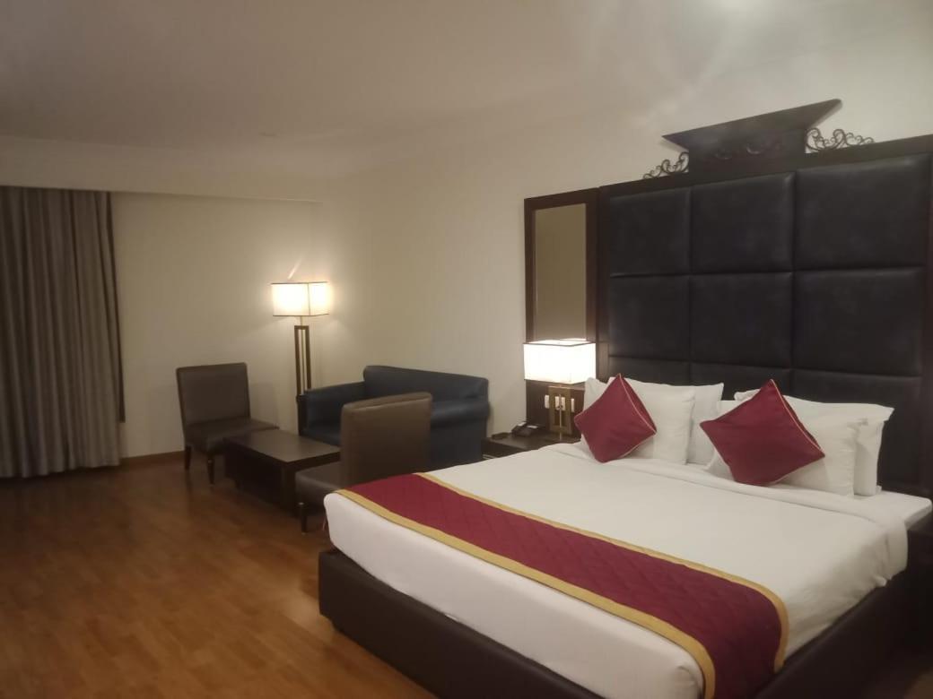 Blossom Rooms Hotel Vashishtha - Free Lunch Or Dinner- Free Breakfast Χιντεραμπάντ Εξωτερικό φωτογραφία
