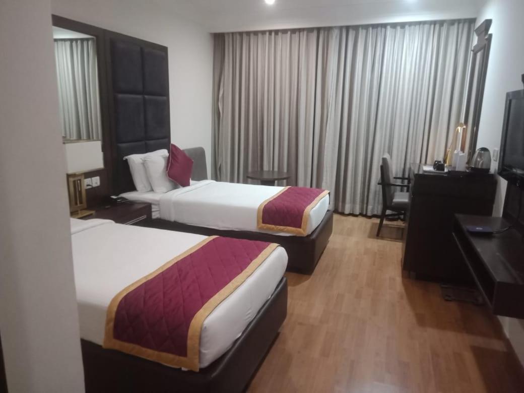 Blossom Rooms Hotel Vashishtha - Free Lunch Or Dinner- Free Breakfast Χιντεραμπάντ Εξωτερικό φωτογραφία