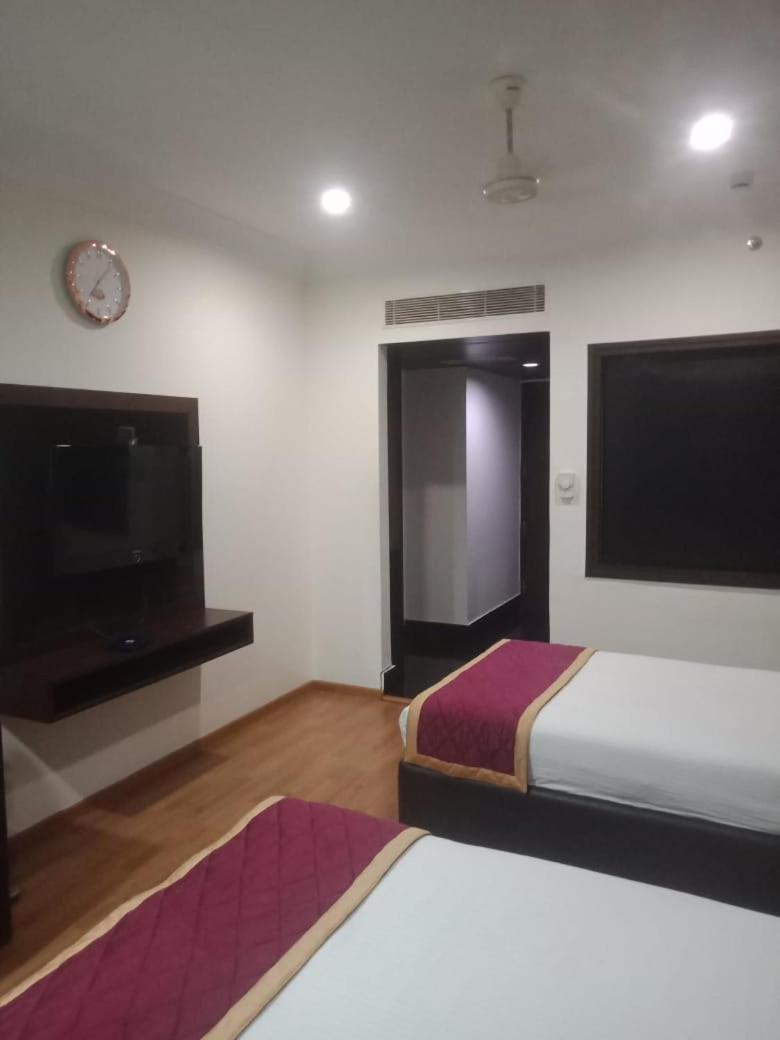 Blossom Rooms Hotel Vashishtha - Free Lunch Or Dinner- Free Breakfast Χιντεραμπάντ Εξωτερικό φωτογραφία