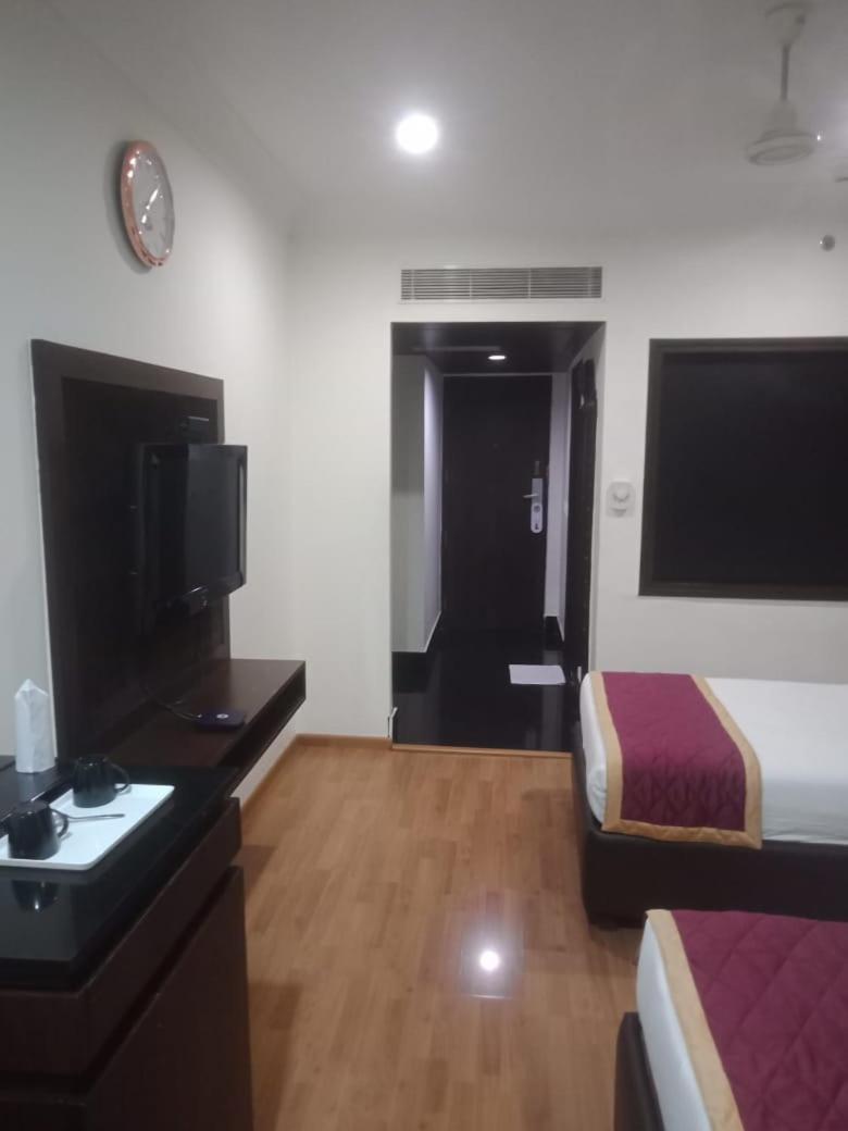 Blossom Rooms Hotel Vashishtha - Free Lunch Or Dinner- Free Breakfast Χιντεραμπάντ Εξωτερικό φωτογραφία