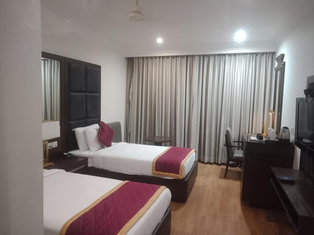 Blossom Rooms Hotel Vashishtha - Free Lunch Or Dinner- Free Breakfast Χιντεραμπάντ Εξωτερικό φωτογραφία
