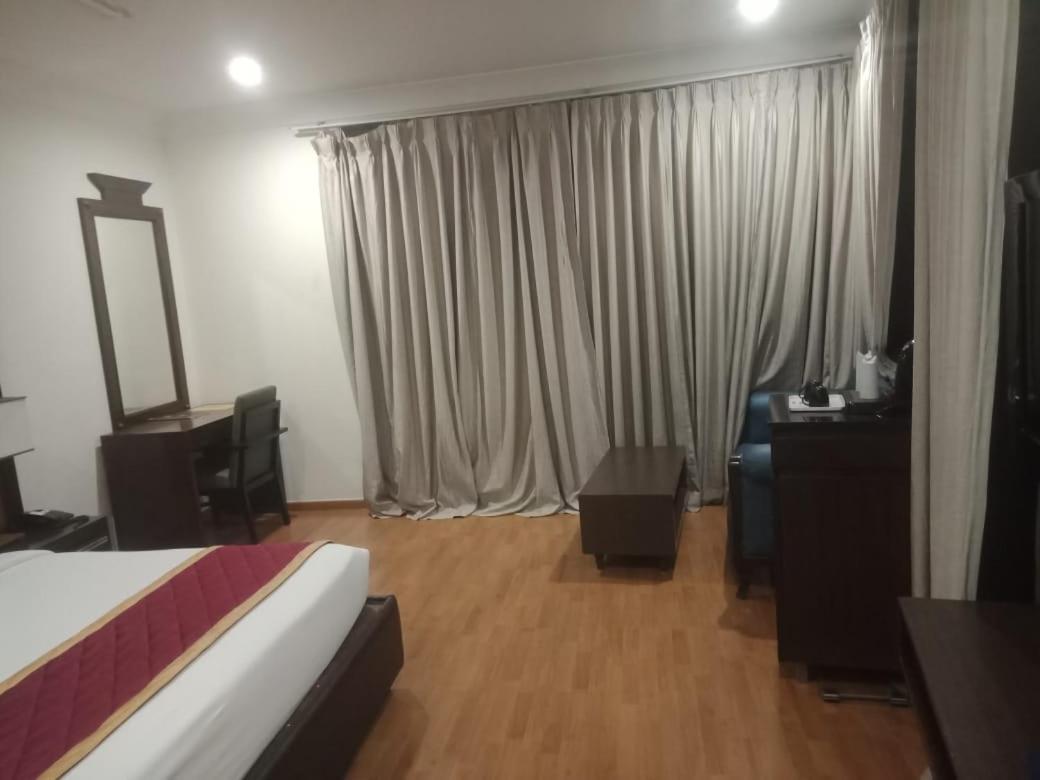 Blossom Rooms Hotel Vashishtha - Free Lunch Or Dinner- Free Breakfast Χιντεραμπάντ Εξωτερικό φωτογραφία