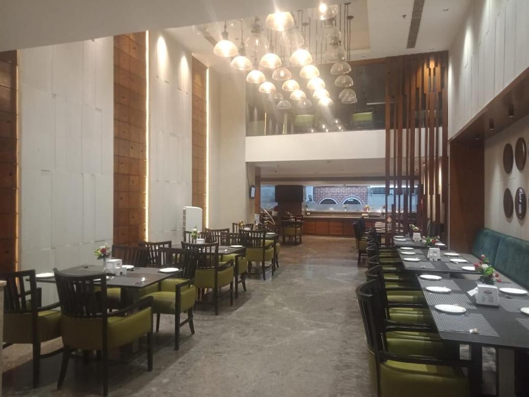 Blossom Rooms Hotel Vashishtha - Free Lunch Or Dinner- Free Breakfast Χιντεραμπάντ Εξωτερικό φωτογραφία