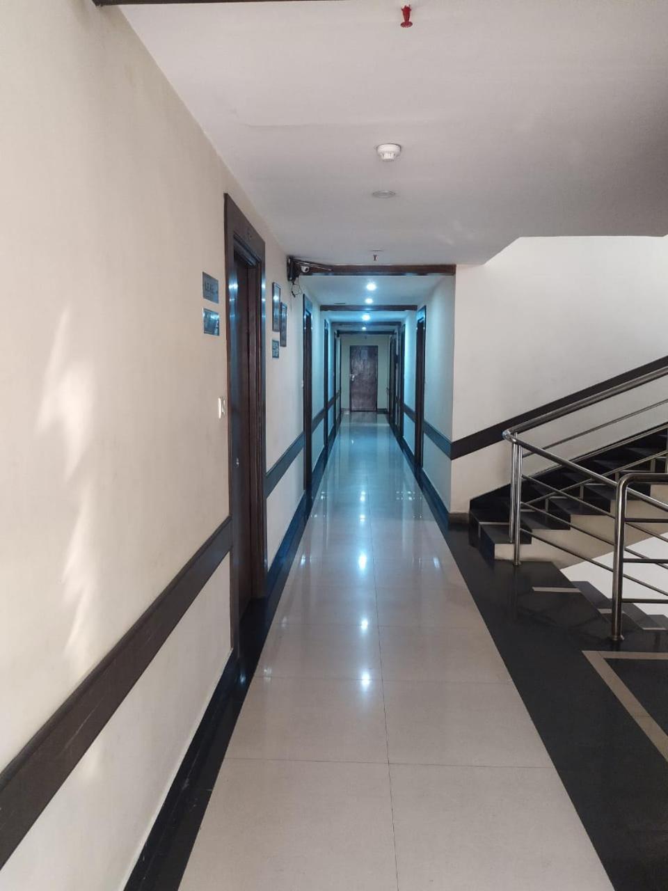 Blossom Rooms Hotel Vashishtha - Free Lunch Or Dinner- Free Breakfast Χιντεραμπάντ Εξωτερικό φωτογραφία
