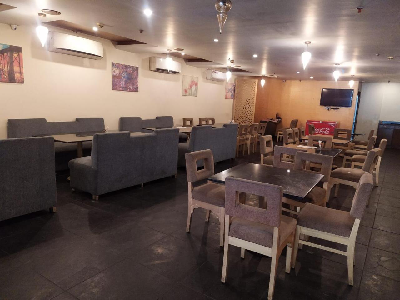 Blossom Rooms Hotel Vashishtha - Free Lunch Or Dinner- Free Breakfast Χιντεραμπάντ Εξωτερικό φωτογραφία