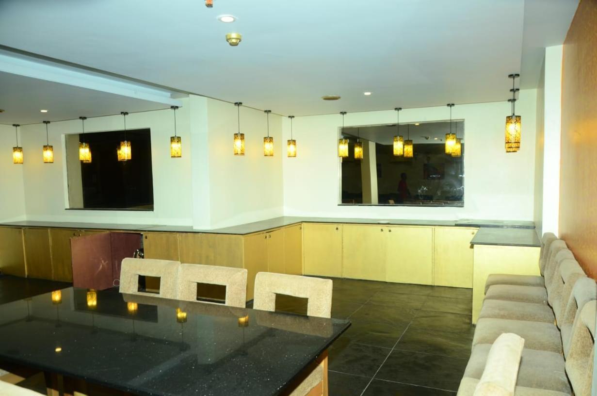 Blossom Rooms Hotel Vashishtha - Free Lunch Or Dinner- Free Breakfast Χιντεραμπάντ Εξωτερικό φωτογραφία