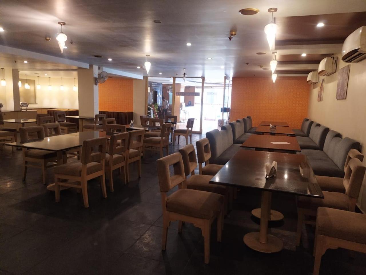 Blossom Rooms Hotel Vashishtha - Free Lunch Or Dinner- Free Breakfast Χιντεραμπάντ Εξωτερικό φωτογραφία
