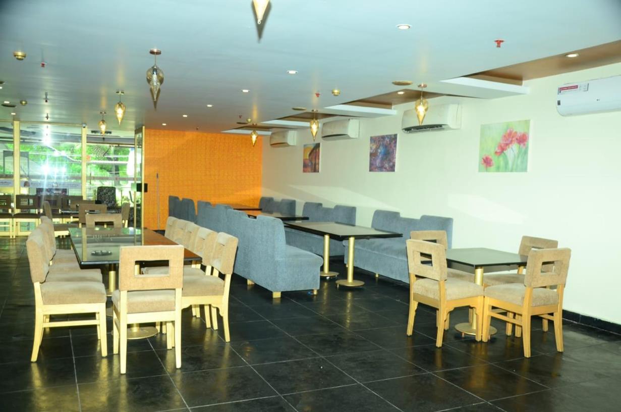 Blossom Rooms Hotel Vashishtha - Free Lunch Or Dinner- Free Breakfast Χιντεραμπάντ Εξωτερικό φωτογραφία