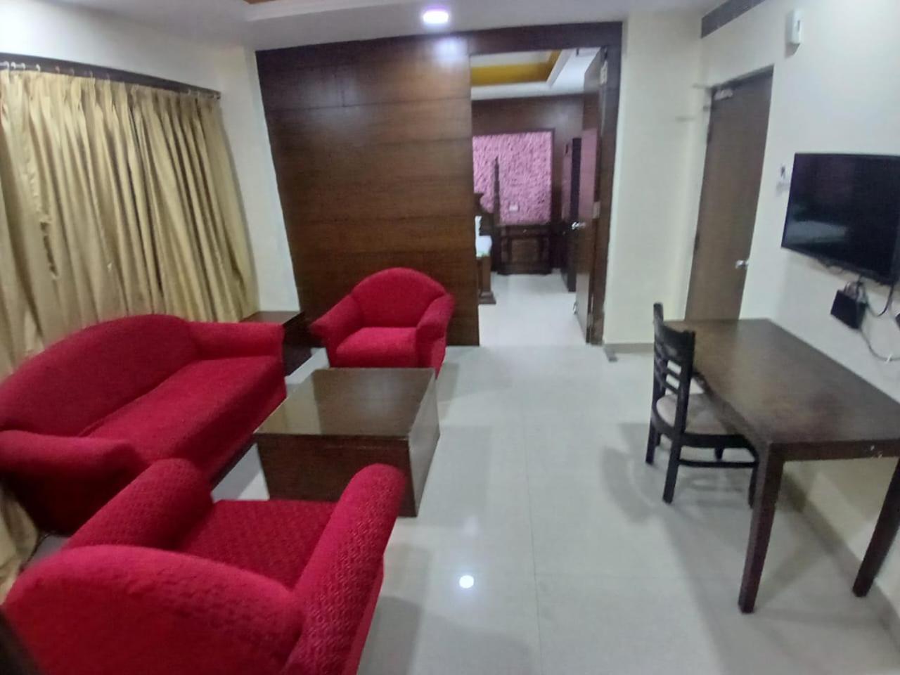 Blossom Rooms Hotel Vashishtha - Free Lunch Or Dinner- Free Breakfast Χιντεραμπάντ Εξωτερικό φωτογραφία